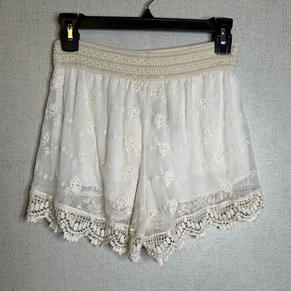 Orange Creek Cream Lace Shorts NWOT - Picture 3 of 8